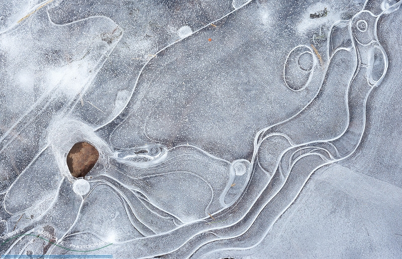 slides/Icescape.jpg scotland lake lochen water cold winter snow light ripples frozen ice abstract lines rock Icescape